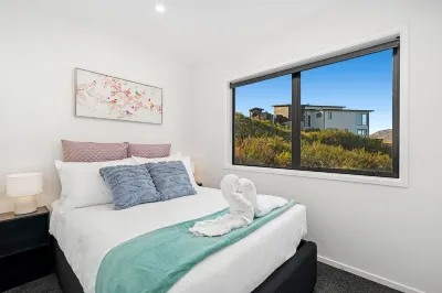 A Luckie Charm - 3-Bedroom Townhouse with Spectacular View Hoteles en Queenstown Hill