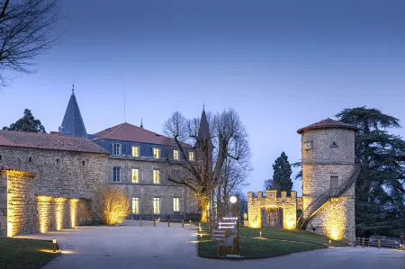 Domaine et Chateau de Valinches - Hotel & Restaurant Отели в г. Вивроль