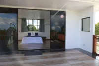 Room in B&B - Master Suite Family Room with Views of the Ocean