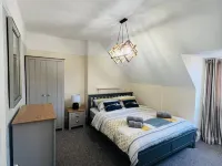 Family 4-Bed Apartment in Dawlish with Sea View Hotel di Dawlish