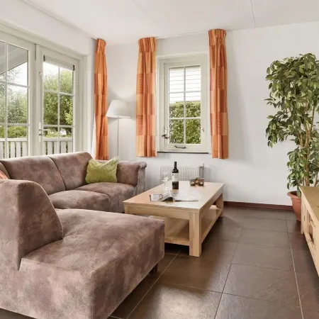 Bungalow by Water Near Rotterdam Hoteles en Simonshaven