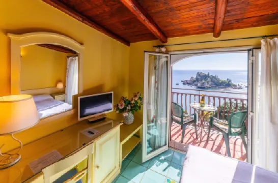 Mendolia Beach Hotel Hotels near Mazzarò Beach