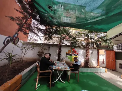 檸檬招待所 鄰近K O N S T A N T İ N V E E L E N A B U L G A R O R T O D O K K İ L İ S E T A R İ H İ E S E R的酒店