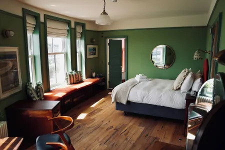 The London & Paris Hotel Отели рядом со станцией Folkestone Central Railway Station