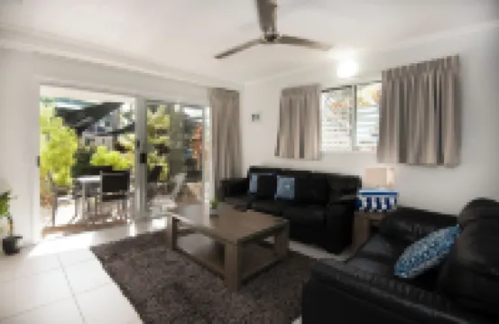 Marlin Cove Holiday Resort Hotels near Trinity Beach