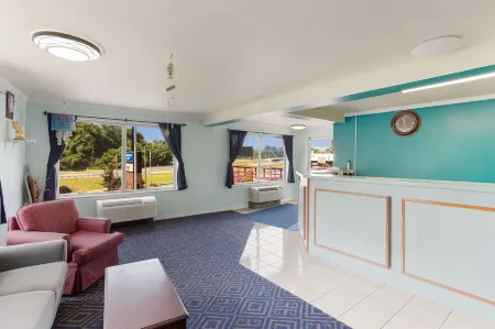 Rodeway Inn Отели в г. Перри Тауншип