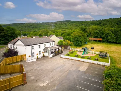 Entire Venue Hire with 8 Bedroom Accommodation - Your Own Pub Experience