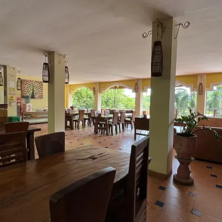 Centro Bajo Hotel & Resto