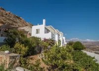 Halcyon Suites and Villas Naxos Hôtels à proximité de : Moutsouna beach