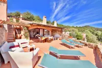 COTTAGE SMERALDA -5pax w/private jacuzzi terrace and shared Pool Seaview