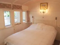 Beach front location, Pet friendly, Full of charachter, Private garden, Sea view Hotels in Selsey