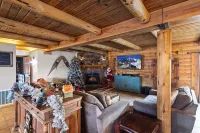 Winter Retreat - Snow Bowl - Dog Friendly, Hot Tub, Game Room, Fire Pit