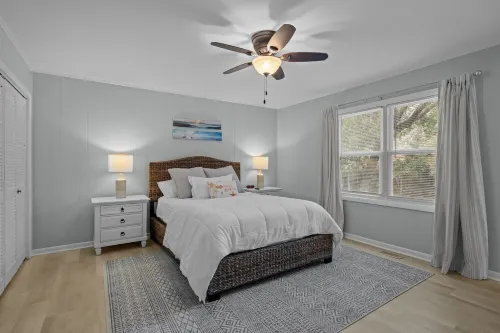 Summer Shade - sound and beach access. Newly remodeled and furnished in 2023!