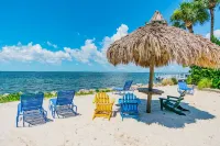 1 Bedroom, Sleeps 4, Waterfront Balcony, Full Kitchen, Pool, A.C., Smart TV