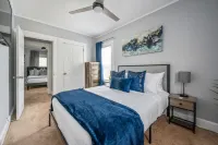 Lavish 3 Bedroom 1 Bath house-10 minutes to EWR/ FREE parking for multiple cars.