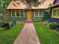 Walking distance to DowntownThe Flamingo”- Dogs Stay Free!