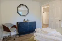 Comfortable 2 Bedroom Ft Moore Retreat that's less than 5 min from Starbucks