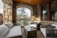 Gourmet Kitchen and Elegant Living Spaces - Exquisite Mountain Retreat
