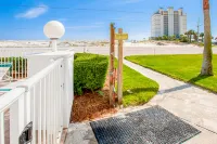 Beautiful oceanfront condo with pool, hot tub, beach access, balcony, & WiFi Các khách sạn ở Bãi biển Gulf Shores