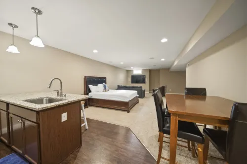 Charming Basement Retreat with Shared Amenities - Cozy Sanctuary