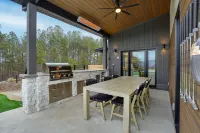 Heated Pool, Hot Tub and Putting Green Retreat - Stunning Mountain Oasis