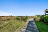 Ocean Front Deck and Mesmerizing Sunsets - Charming Coastal Retreat
