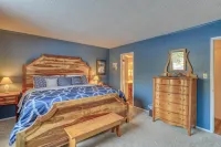 Mountain Retreat with Gas Fireplace and Outdoor Grill - Cozy Sanctuary