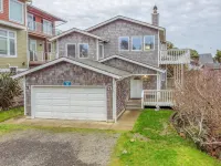 Ocean Views, Deck and Beach Access - Beautiful Coastal Haven