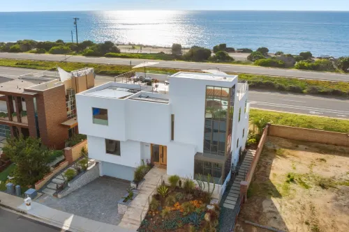 Gorgeous Ocean Views and Rooftop Deck - Exquisite Coastal Sanctuary