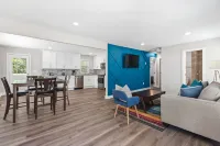 Near ATL | 4k TVs | Fast WiFi | King Bed Hotels in DeKalb County