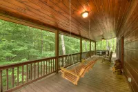 Charming Cabin with Hot Tub and Mountain View - Quaint Getaway Retreat Hotels in Fannin County