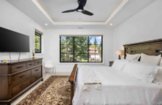 Elegant Indoor Outdoor Oasis - Luxurious Gated Retreat