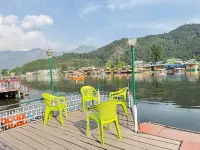 New Sea Palace Houseboats