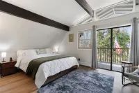 Spacious Game Room and Lake Access - Charming Getaway Hotel a Delavan