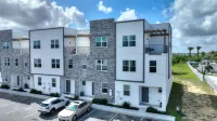 Private Pool and Spacious Living Areas - Tranquil Townhouse Retreat Hotels in Loughman