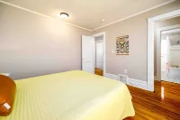 Charming Duplex Near Bradley University - Gorgeous Upper Retreat Hotels in Peoria