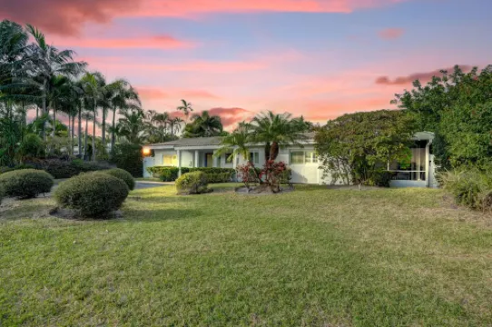 Stylish Florida vibes retreat close to the beach Hotels in Oakland Park