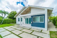 Luxurious Retreat - Private Pool, Jacuzzi, and More