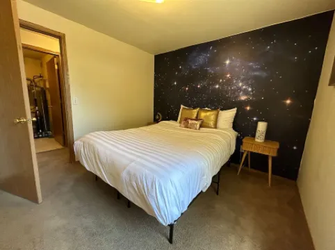 Enchanting Retreat with Mini Bar and Cozy Ambiance - Charming Haven