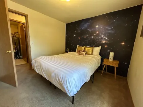 Enchanting Retreat with Mini Bar and Cozy Ambiance - Charming Haven