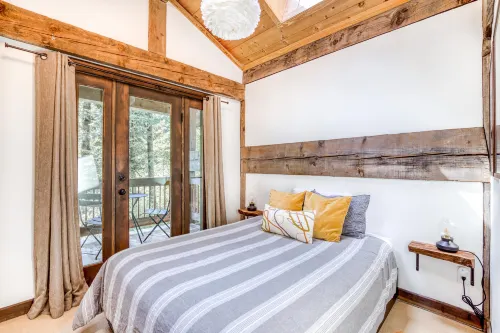 Dog-Friendly Riverfront Gem w/ a Private Hot Tub, Gas Fireplace, & Free WiFi Hotels in Mt Hood Village