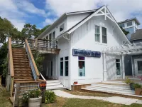 Soaking Tub and Steam Shower Retreat - Charming Studio Getaway