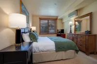 Gourmet Kitchen and Winter Shuttle Service - Stunning Luxury Retreat