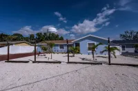 Heated Pool and Spacious Screened Lanai - Charming Coastal Retreat