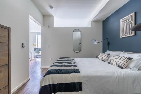 Rooftop Deck and Fitness Center - Luxurious Sophisticated Retreat Отели в г. Мерсер Айленд