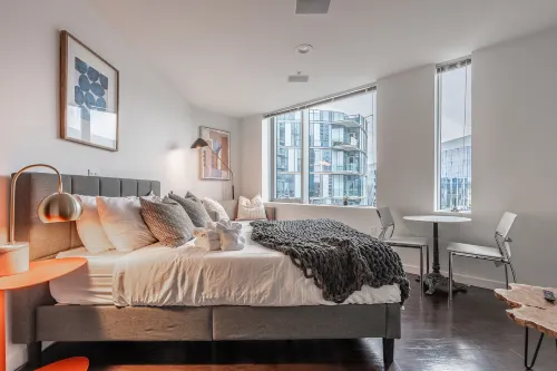 Mesmerizing City Views and Modern Amenities - Chic Urban Oasis