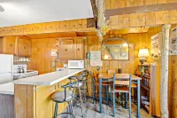 Cozy oceanfront cabin on the beach with views - dog friendly Hotels in Moclips
