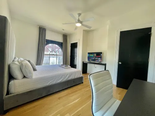 Steps from Breweries and Restaurants, Spacious Hideaway - Elegant Townhome Các khách sạn ở Knox County