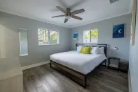 Relax & Unwind: 4BR Home w/ Pool in Hollywood