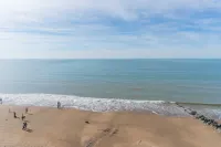 The Benervilloise Villa With its Feet in the Water Hotels in Blonville-sur-Mer